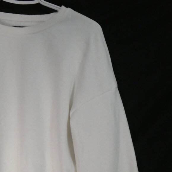 CANIFA | medium | Classic Solid White Crewneck Sweatshirt - Picture 5 of 16